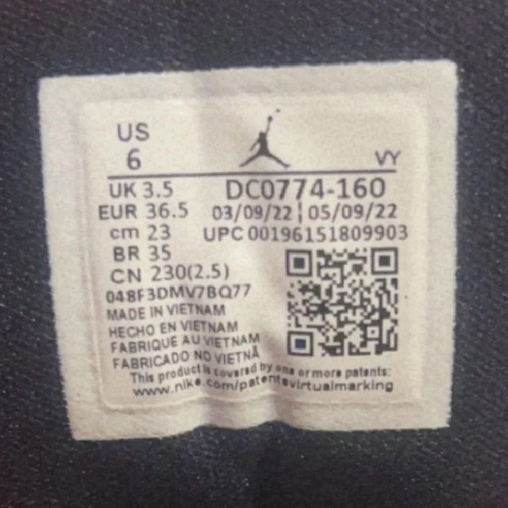 Nike - Picture 4 of 4